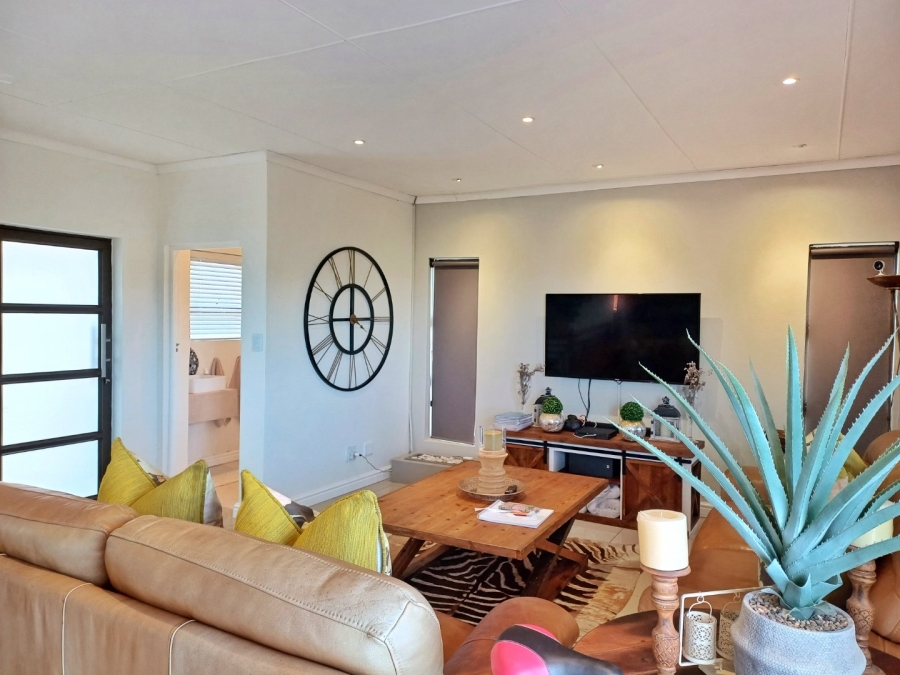 4 Bedroom Property for Sale in Avonddans Western Cape